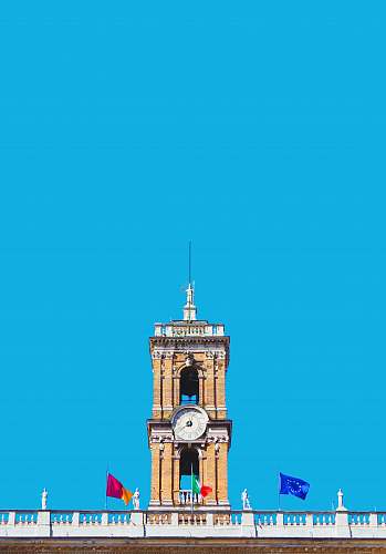 building white tower during daytime tower