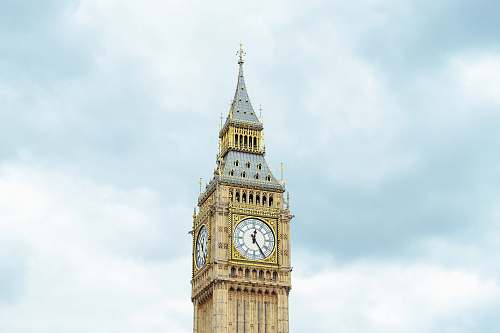 tower Elizabeth's Tower at 11:35 during daytime clock tower