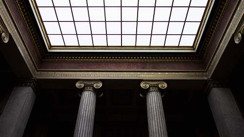 architecture focus photo of ceiling pillar