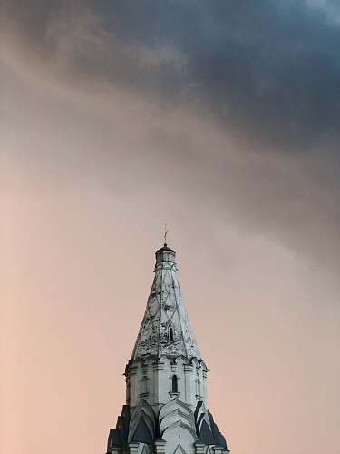 steeple white and gray tower photo spire