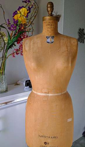 mannequin brown dressform 400 ne 14th ave