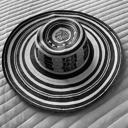 apparel black and white round decor clothing