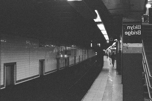 wall grayscale photography of Brooklyn Bridge subway brooklyn bridge