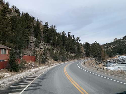 freeway wide road under white sky highway