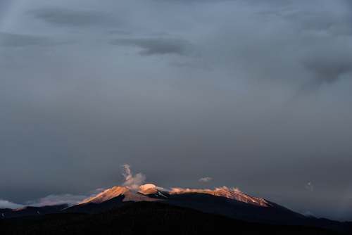 mountain brown mountain under gray sky during daytime photography cloud