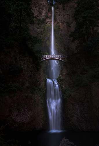 waterfall bridge near waterfalls at daytime multnomah falls