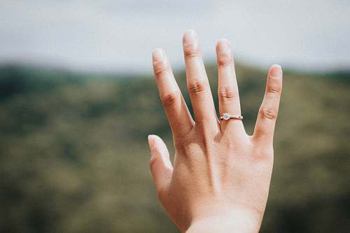 finger woman showing her silver-colored ring nail