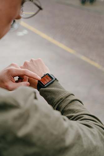 finger man using his smartwatch wristwatch