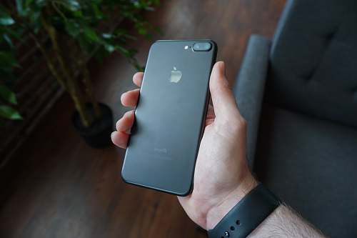 phone person holding black iPhone 7 Plus iphone