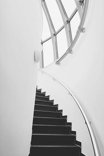 banister photo of stairway during daytime handrail