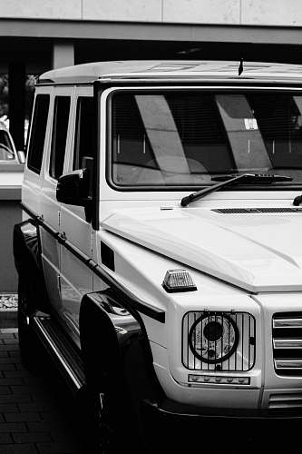 windshield white SUV germany