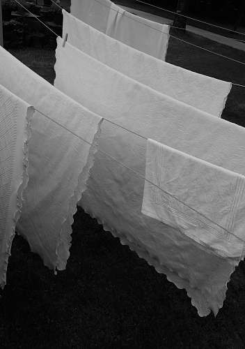 grey white textile on gray wire clothes hanger a rúa