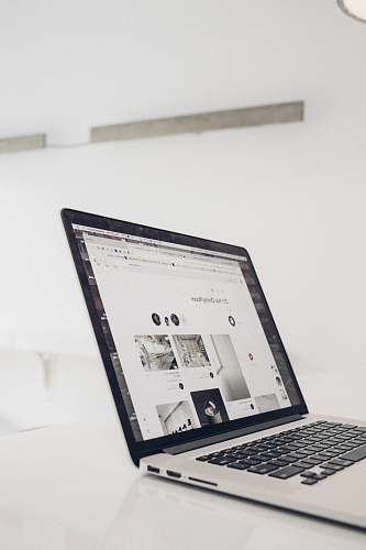 computer black and gray laptop computer épicerie hào