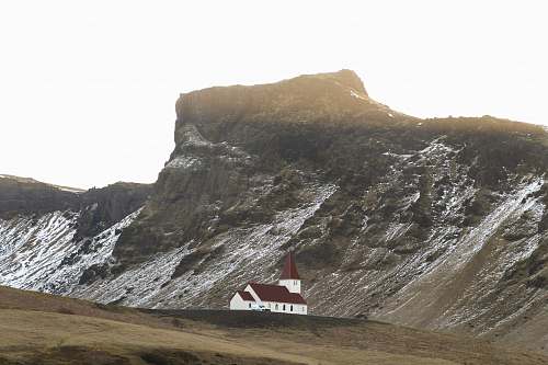 crest white and brown house near gray mountain mountain range