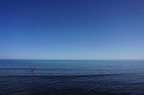 nature view of ocean water under clear blue sky outdoors