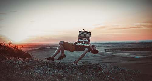 sunset man floating on dessert cáceres