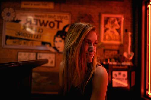 woman woman sitting inside the restaurant human
