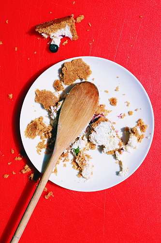 plant sliced of cake cutlery