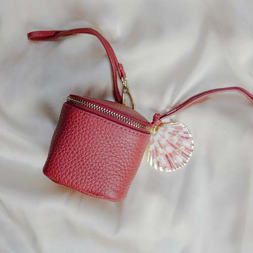 cologne red leather pouch with pink seashell keychain deutschland