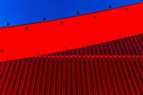 building red surface petersen automotive museum