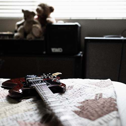 guitar  bed