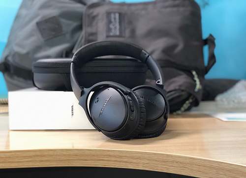 headphones black Bose cordless headphones with box headset