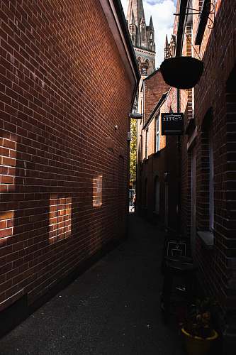 alley clear pathway between buildings alleyway
