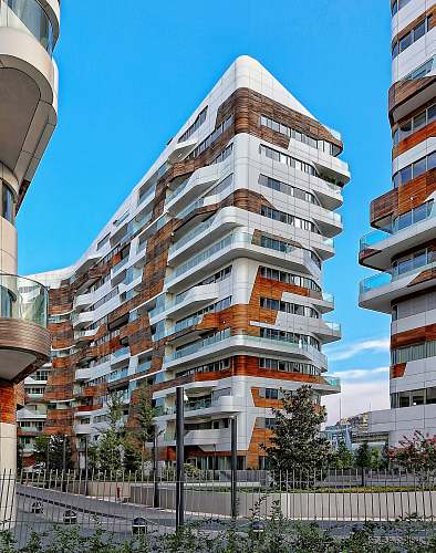 building architectural photography of white and brown building high rise