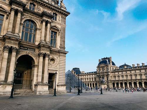 building Louvre Museum in Paris downtown
