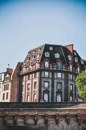 building architectural photography of brown and gray house town