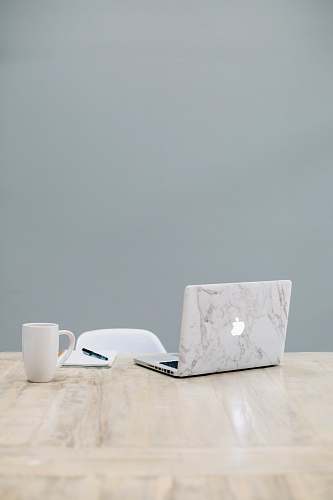 table MacBook on table near mug coffee table