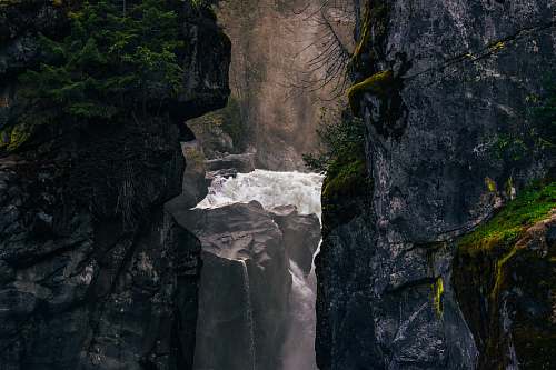 water waterfalls during daytime outdoors