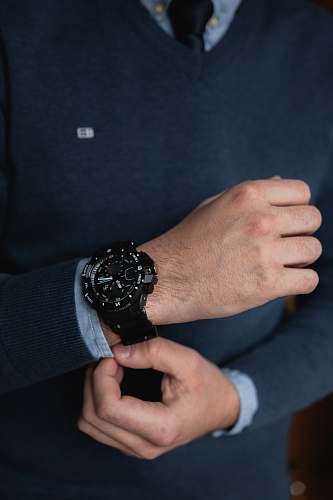 human round black sports watch with link bracelet wristwatch