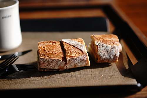 food slices of bread on tray cutlery