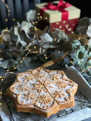 food toasted bread cookie