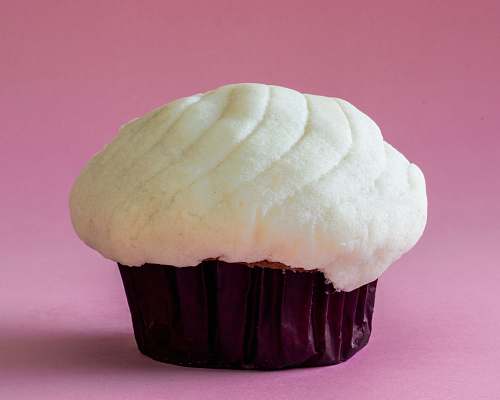 creme cupcake close-up photo cupcake