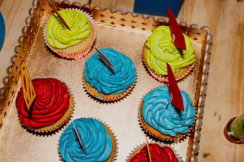 cream cupcake lot on tray creme