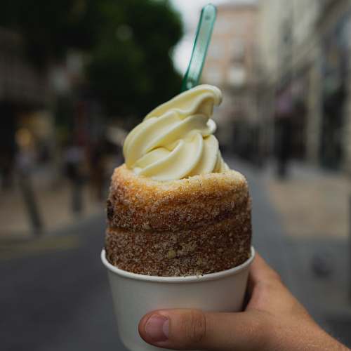 creme ice cream bread dessert