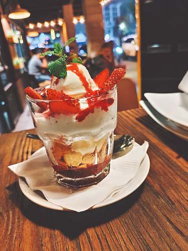 creme strawberry dessert dessert