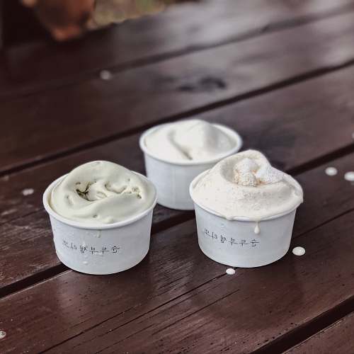 creme three white cups dessert