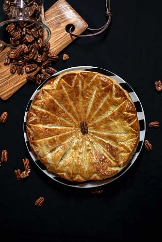 cake baked pie on plate dessert