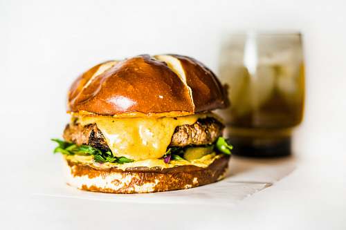 burger cheese burger on white tissue beer