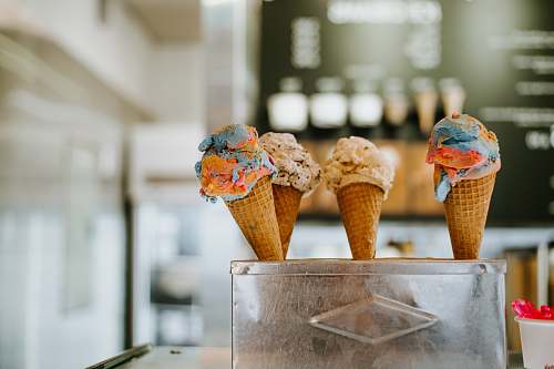 creme cones of ice creams cream