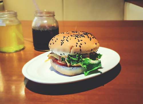 burger cooked burger on plate bunkers