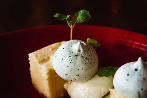 cream cooked foods with ice cream dessert