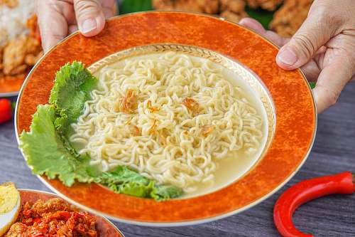 bowl cooked noodles dish