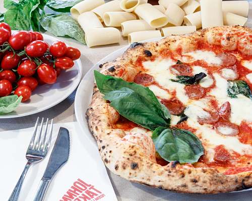cutlery cooked pizza pizza