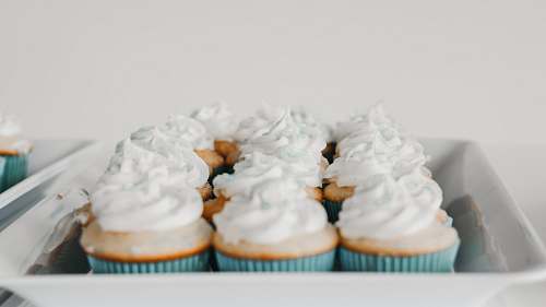 dessert cupcakes in tray creme