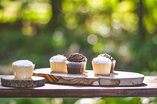 creme cupcakes on slab cream
