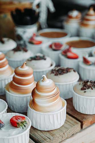 cake dessert lot creme